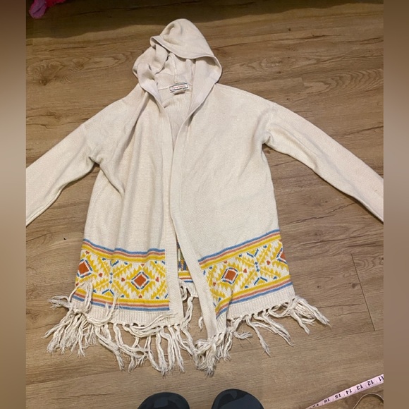 Cream Hooded Cardigan with Fringe and Pattern - Picture 5 of 17